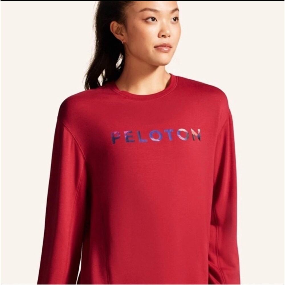Peloton Weekender Sweatshirt Women's Medium Red Spellout‎ Side Slit Crew Neck